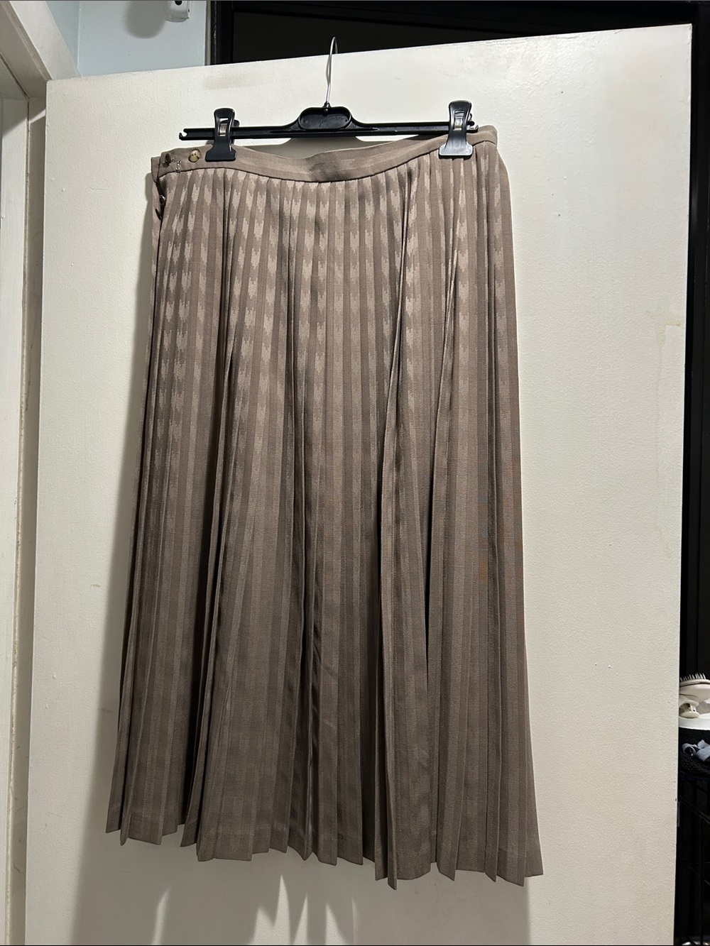 Pleated Midi Skirt from Great Britain waist 30.